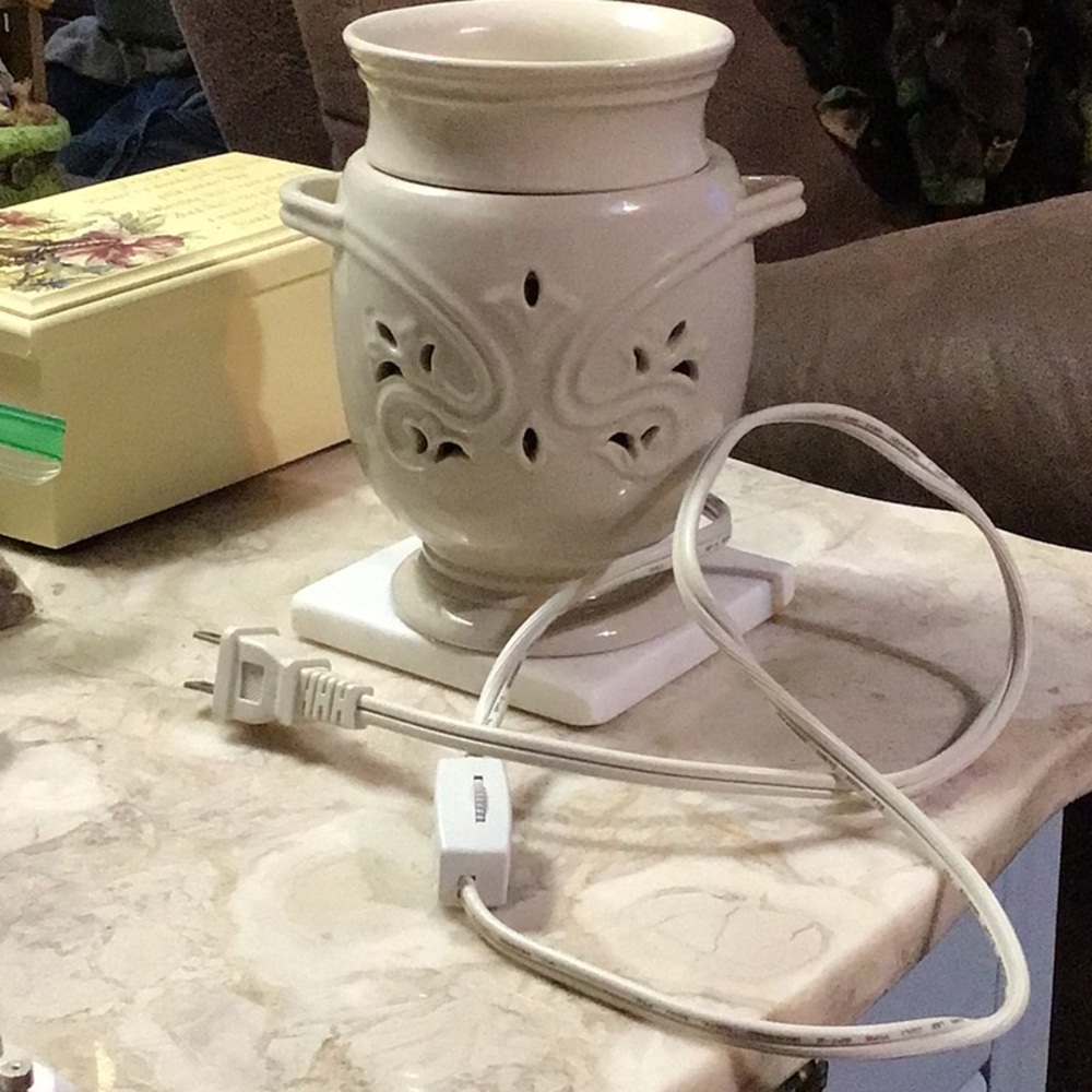 CERAMIC ELECTRIC WAX MELT WARMER.
